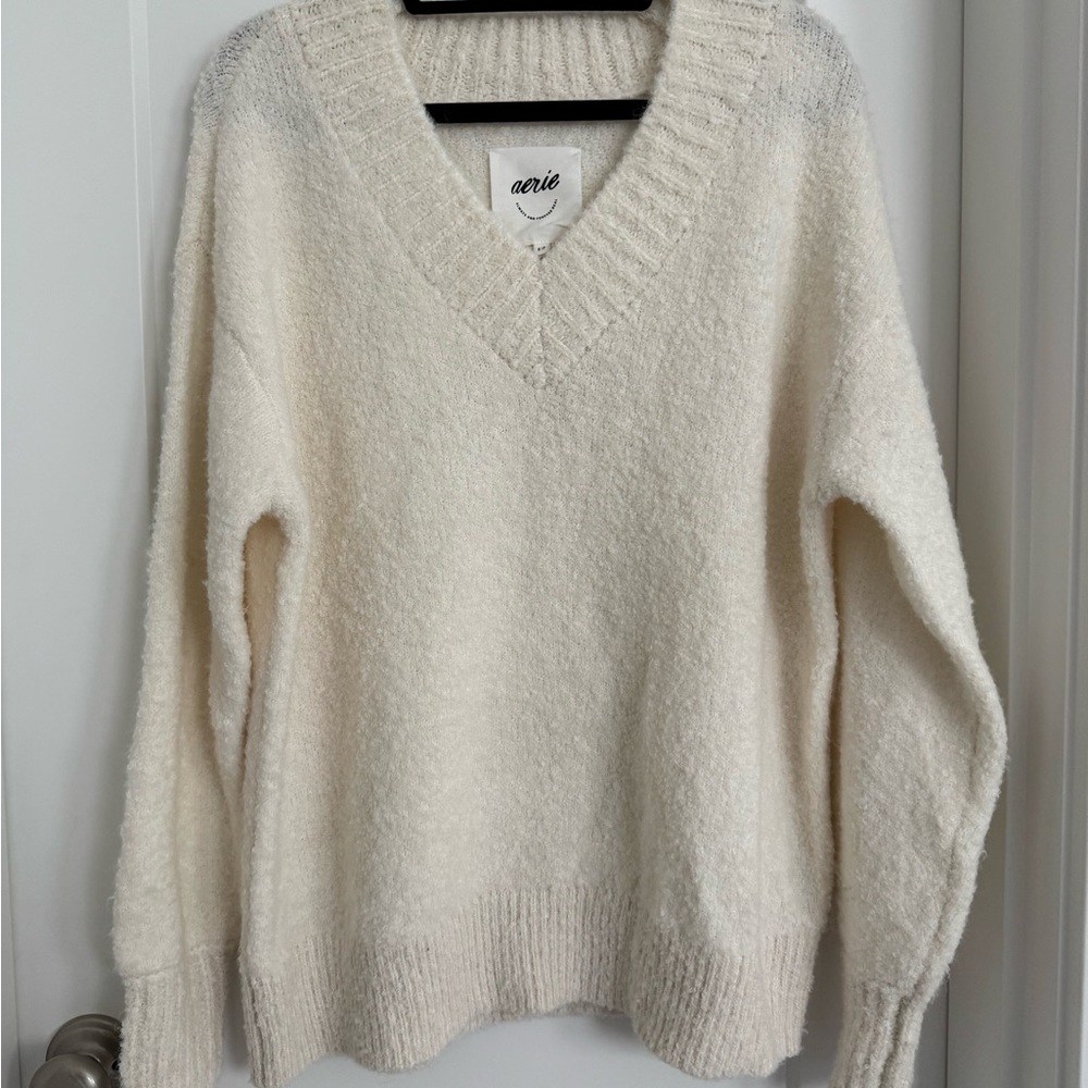 Aerie Women's Soft Cream V-Neck Sweater size small brand new